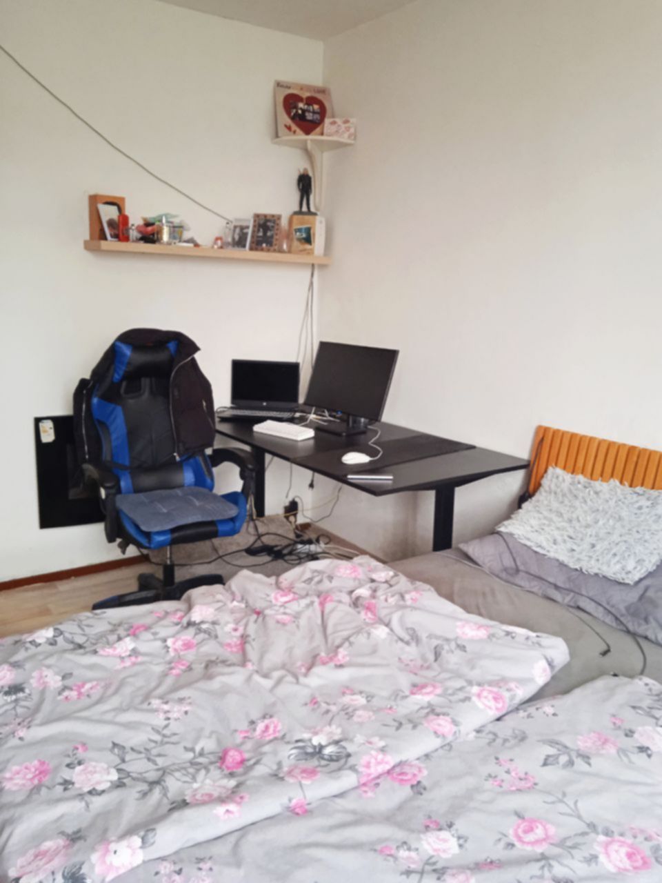 V zastoupení majitele nabízíme ke koupi velmi pěkný a udržovaný byt o dispozici 2+1 a celkové výměře 49 m², situovaný v klidné části Šumperka, v panelovém domě s dobrou občanskou vybaveností.
